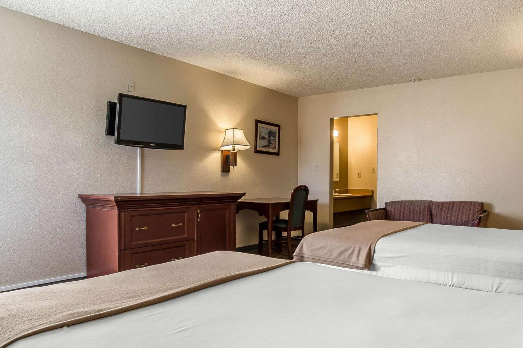 Queen Room with Two Queen Beds - Non-Smoking