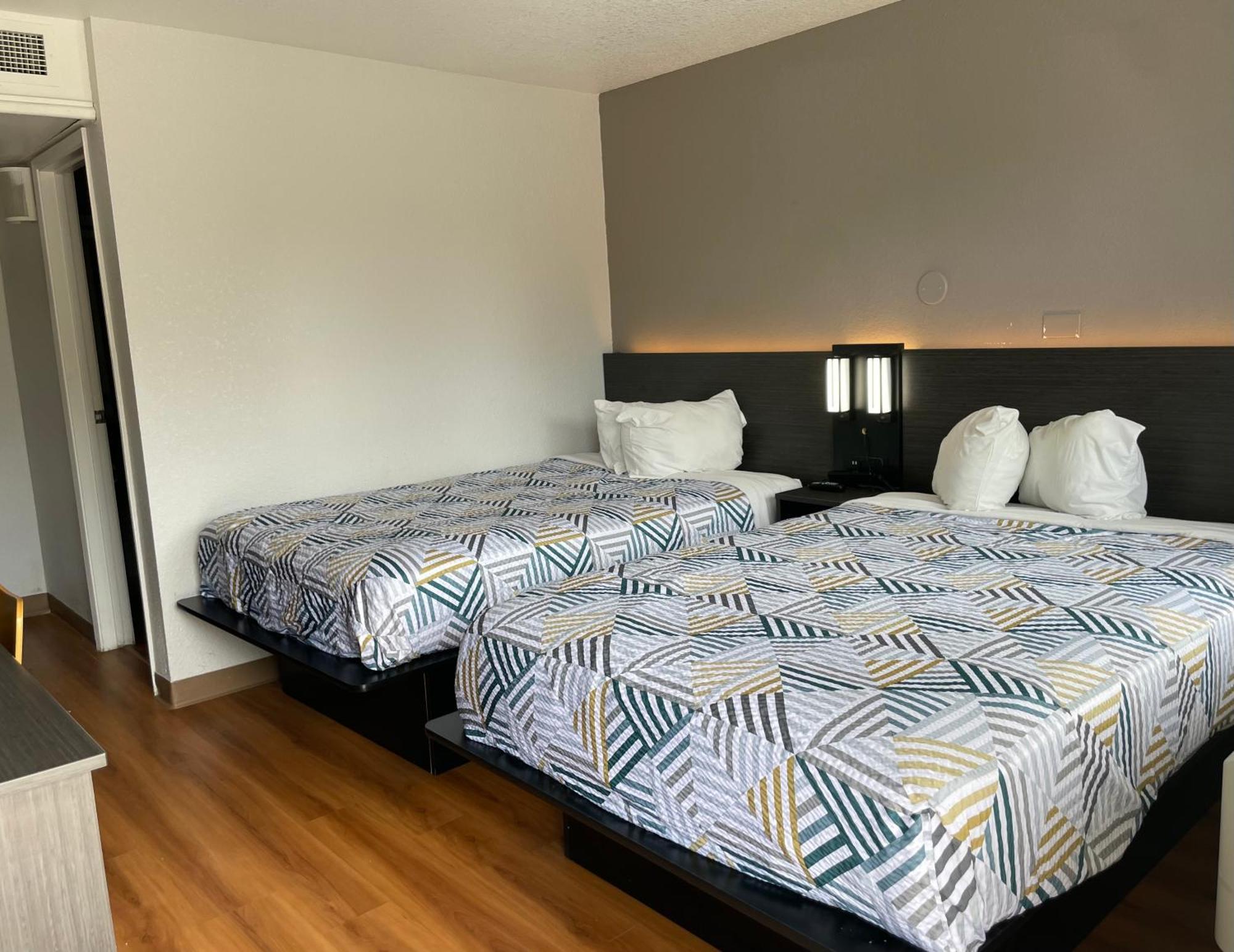 2 Full Beds 